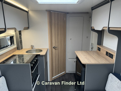 Bailey Discovery D4-2 2027 (Trade) image 